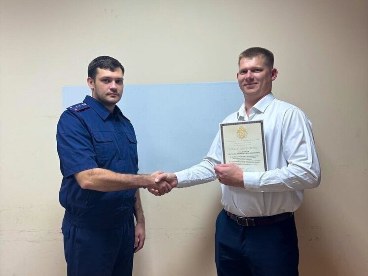 Двое жителей Курильского района получили благодарность от СК за спасение туриста от медведя