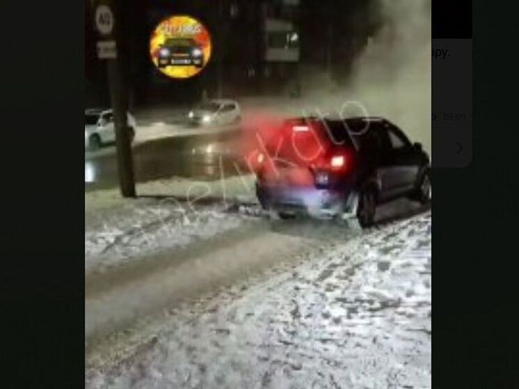 Трубу прорвало на Трилиссера в Иркутске