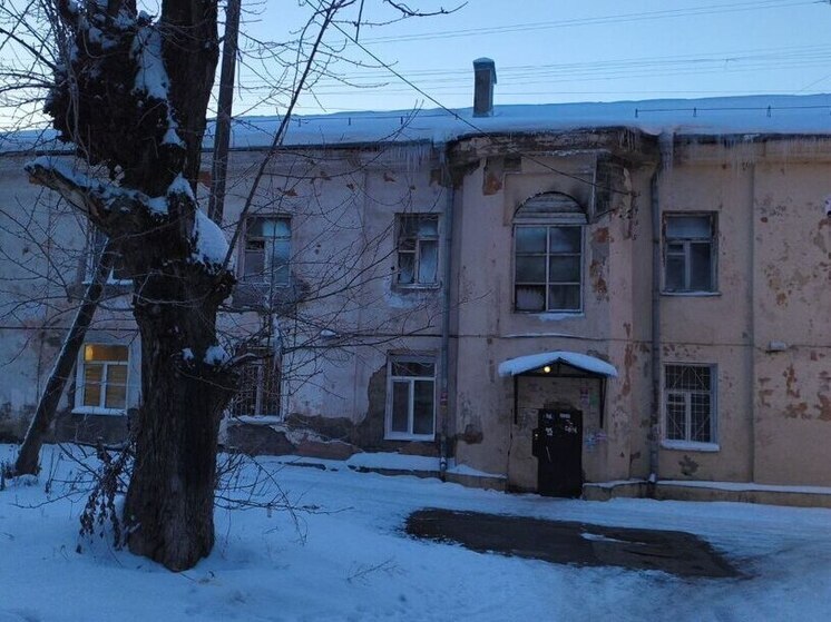 Томская прокуратура помогла семье военнослужащего получить компенсацию за аварийную квартиру