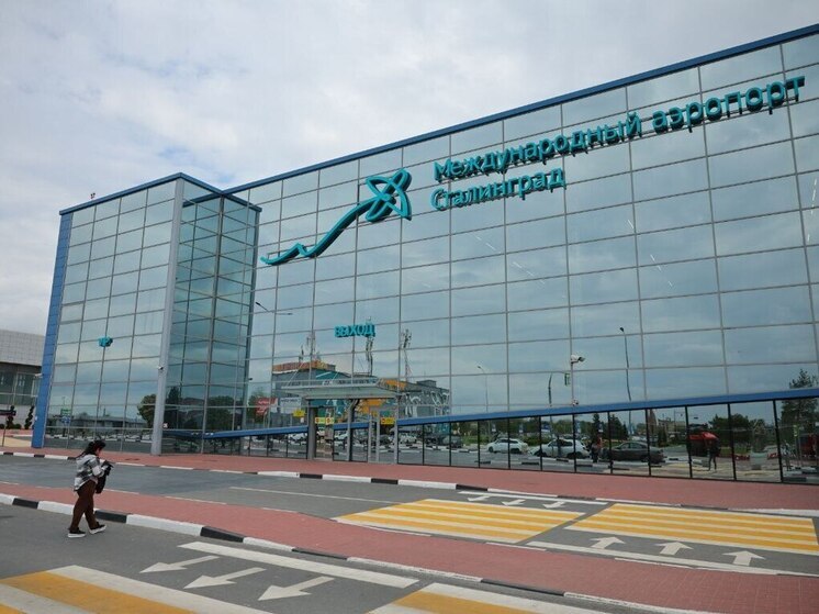 В аэропорту Волгограда задерживаются 5 московских рейсов после атаки БПЛА
