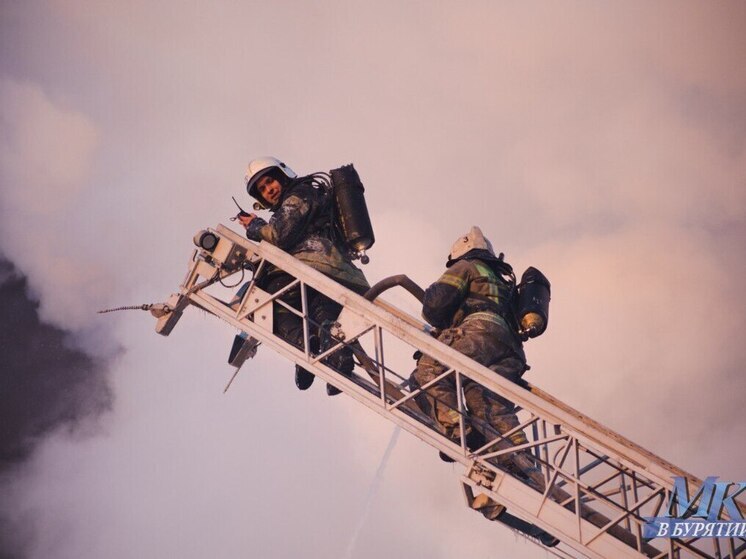 В Улан-Удэ потушен ТЦ «Баянгол»