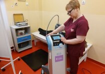 Современный аппарат микроволновой терапии, установленный в детской поликлинике в Салехарде, за два года работы помог 600 детям восстановить здоровье