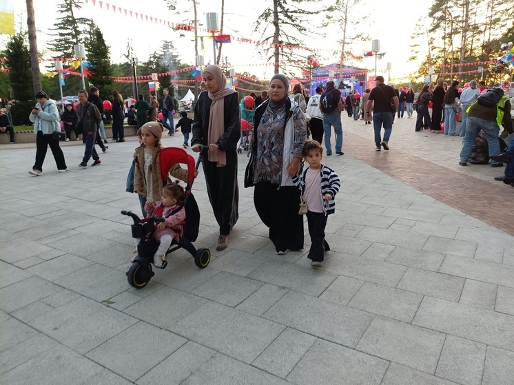 Владимир Путин присвоил звание «Мать-героиня» многодетным матерям из Северной Осетии и Дагестана