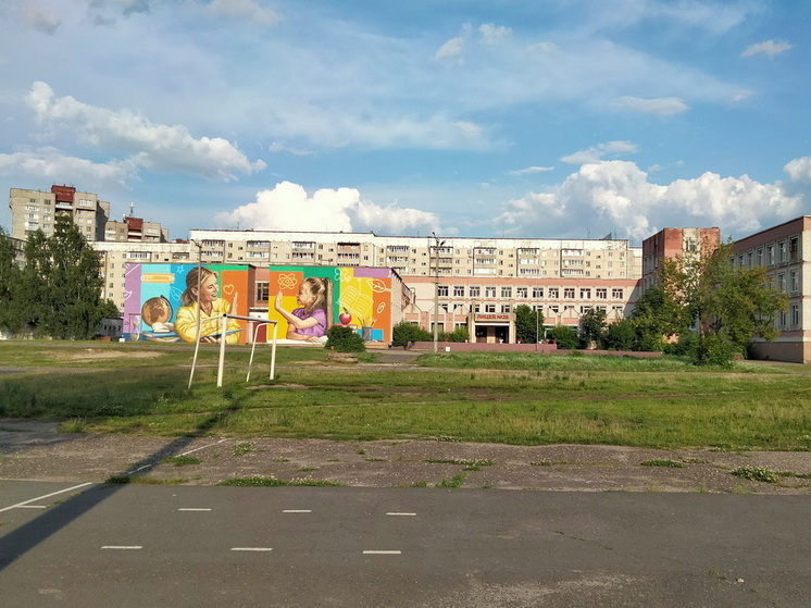 В российских школах предложили поднимать флаг и исполнять гимн на выпускных