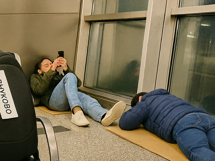 Пассажиры спали на ковриках во Внуково из-за закрытого неба над Москвой