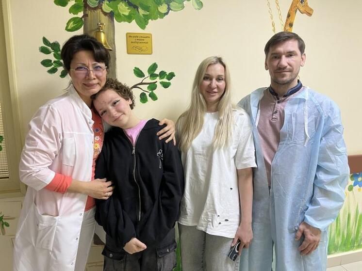 Врачи Нижневартовска спасли девочке пальцы и помогли победить онкологию