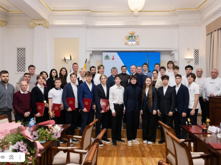 Павел Дацюк получил почетный знак «За заслуги перед Екатеринбургом»