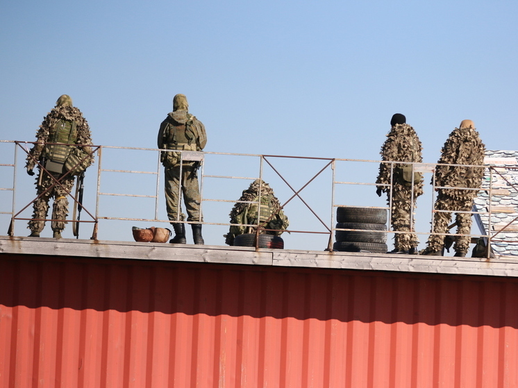 Поздно вечером 10 декабря в Сети появились первые фото с российским флагом в центре Северска