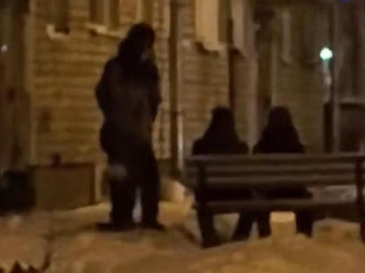 В Архангельске подростки забросали петардами жилой дом