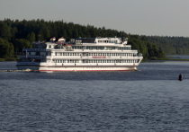 Невеста мужчины, погибшего на круизном лайнере, подала иск о причинении смерти по неосторожности к круизной компании Royal Caribbean, утверждая, что ее служащие по небрежности подали бедолаге по меньшей мере 33 алкогольных напитка и несут ответственность за его смерть после того, как члены экипажа повалили пассажира на землю и навалились на него всем весом своего тела