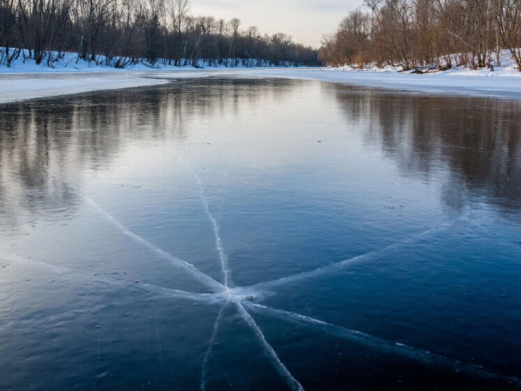 В Сургуте до 15 декабря действует запрет на выход на лёд