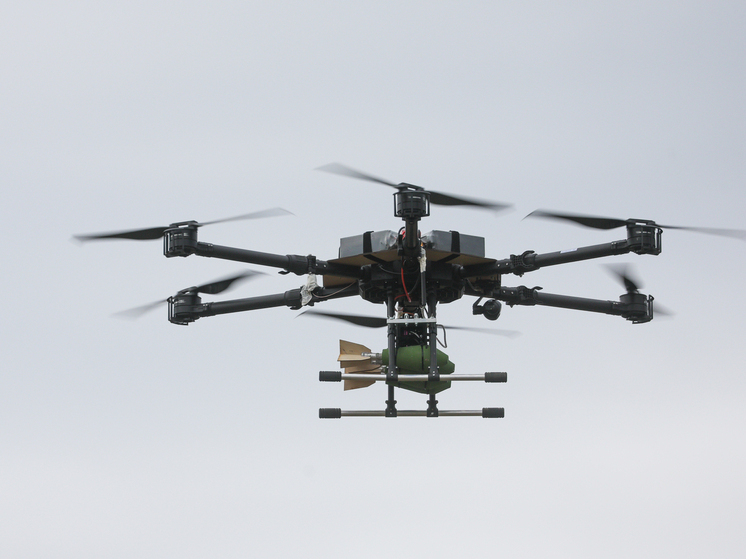 В Брянской области беспилотники повредили пять машин и квартиры