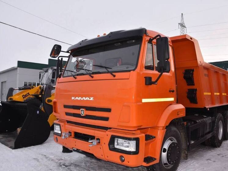 Муниципалитеты Алтайского края получили 25 единиц дорожной техники