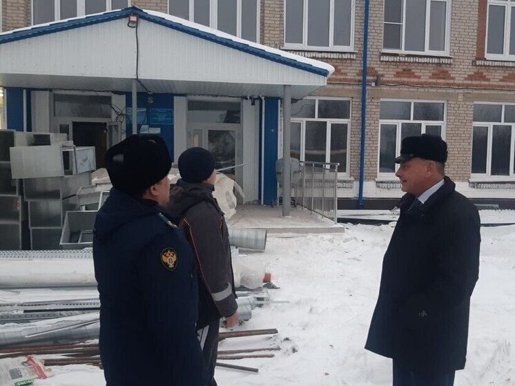 Прокуратура требует завершить сорванный капремонт школы в томском селе Баткат