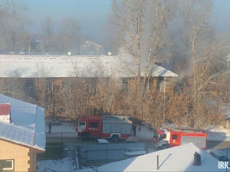 В Иркутске загорелся многоэтажный дом