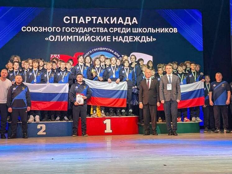 Юные ямальские хоккеисты завоевали бронзу на спартакиаде в Беларуси