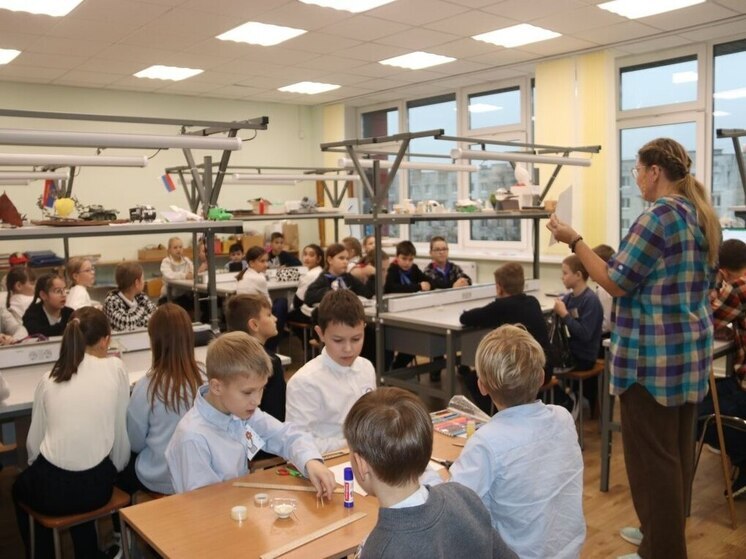 В Киришском Дворце творчества прошел 21-й районный конкурс «Юный моделист». Участники собирали модели самолета и испытывали их в полете на дальность, сообщил телеграм-канал районной администрации.