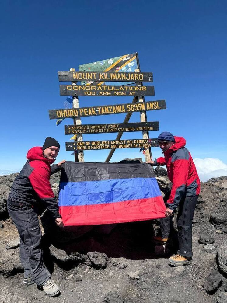 Альпинисты из Донбасса покорили Килиманджаро в экстремальном стиле