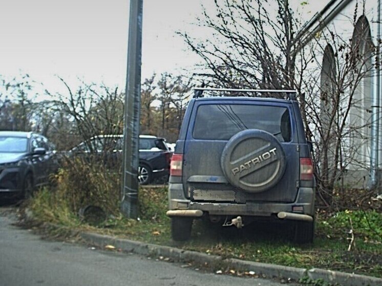 Около 300 автомобилистов оштрафовали за неправильную парковку в Петербурге