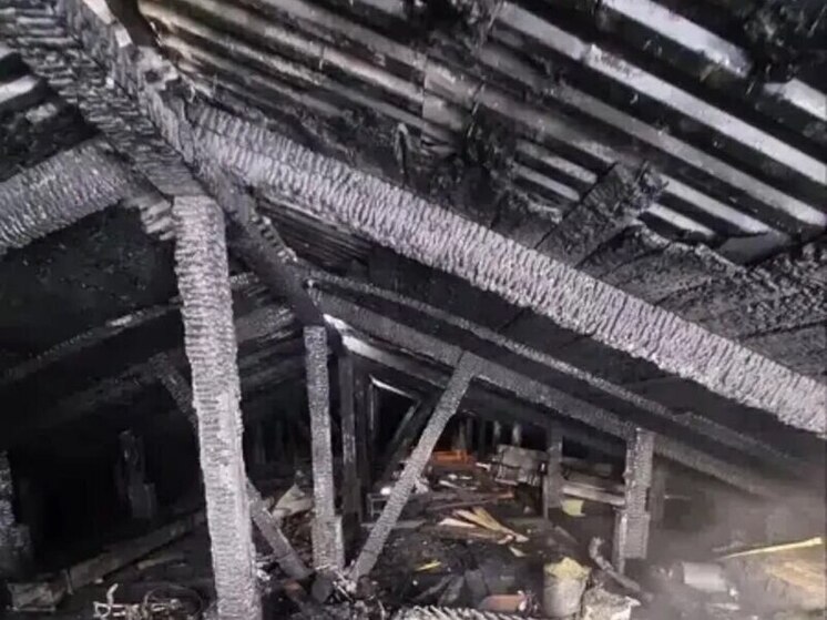 Сахалинский конный клуб просит о помощи после пожара, уничтожившего крышу