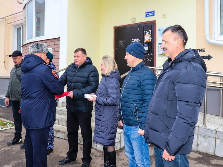 В Йошкар-Оле вручили ключи от новых квартир сотрудникам и ветеранам Росгвардии