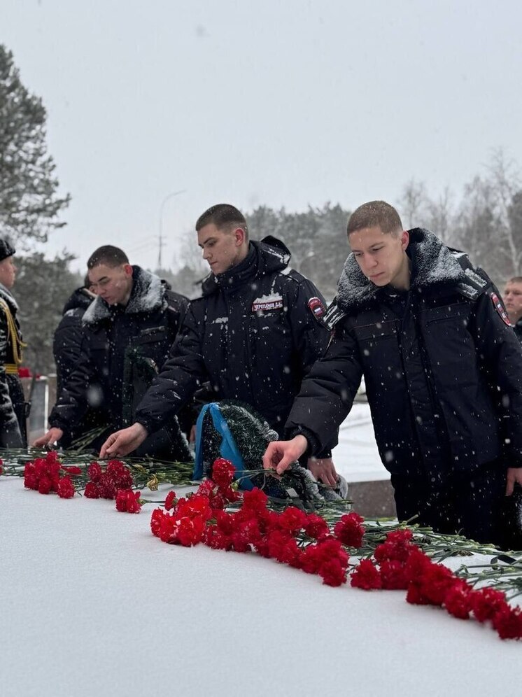 В Сургуте почтили память воинов, погибших на Северном Кавказе