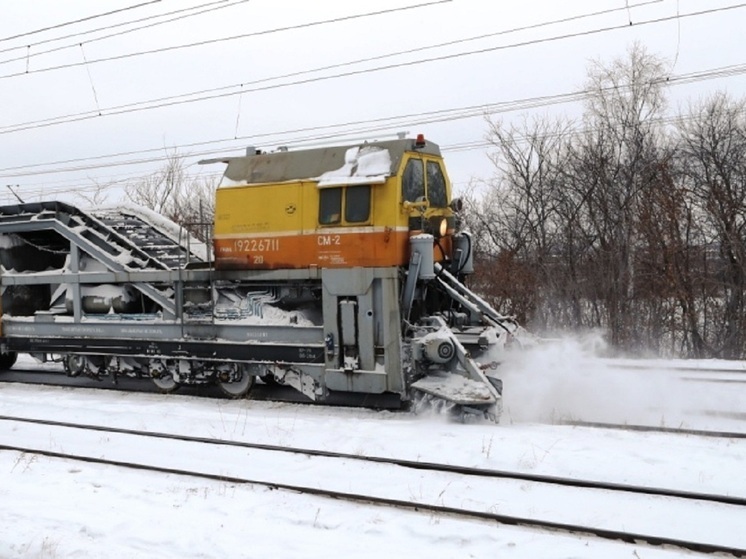 10 тысяч километров железнодорожных путей очистили от снега на СвЖД
