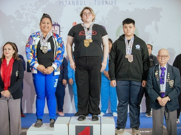 Сильная женщина из Сиверского победила в троеборье по пауэрлифтингу в Стамбуле