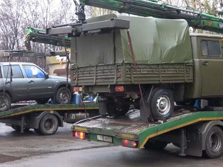 Новомосковцы доставили технику и продукты на освобожденные территории