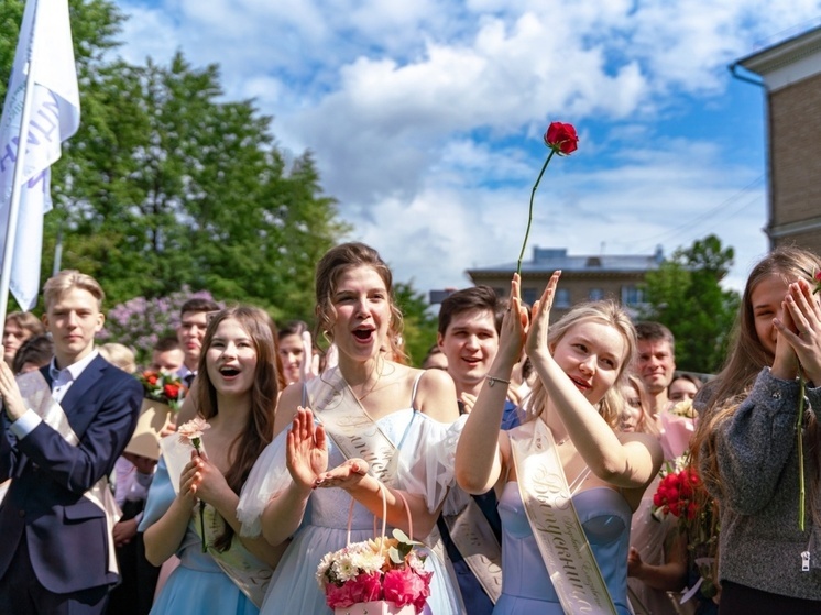 Пензенцам рассказали, когда пройдут последние звонки и выпускные