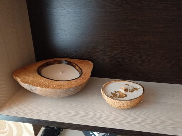 Стиль дома — это не всегда узкое понятие. Кто-то выбрал в скандинавском направлении свободные пространства, минимализм в предметах и цветах, окна до пола, а кому-то нравится скандинавская легкость, нежность, воздушность, белые гладкие тюли на окнах, белая мебель. Об этом рассказала в интервью «МК в Великом Новгороде» дизайнер, новогодний декоратор Ольга Минаева и предложила разделить новогоднее оформление на два направления в дизайне.