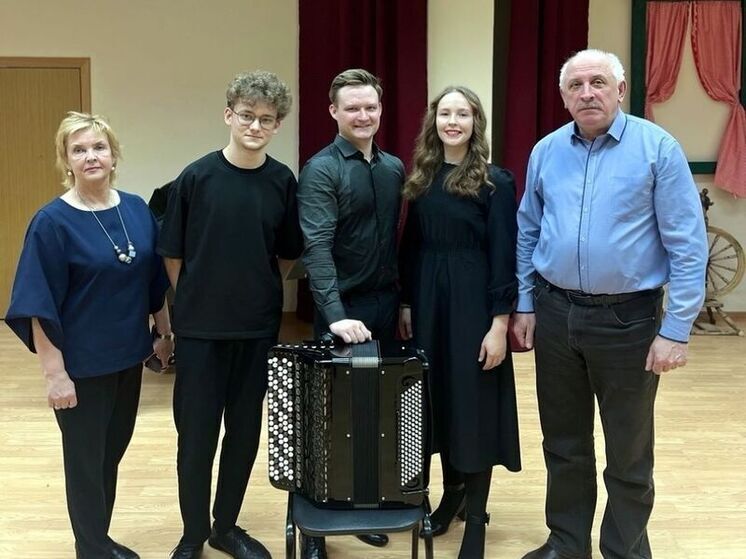 В Пензенском музыкальном колледже состоялся сольный концерт баяниста Ивана Безменова