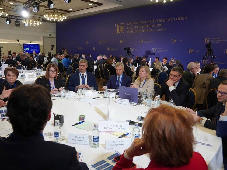  Василий Анохин принял участие в стратегической сессии Госсовета по кадровой политике