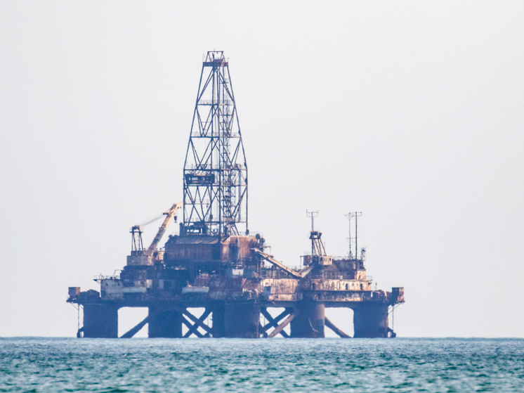 Bloomberg: Украина атаковала нефтеплатформу «Лукойла» в Каспийском море