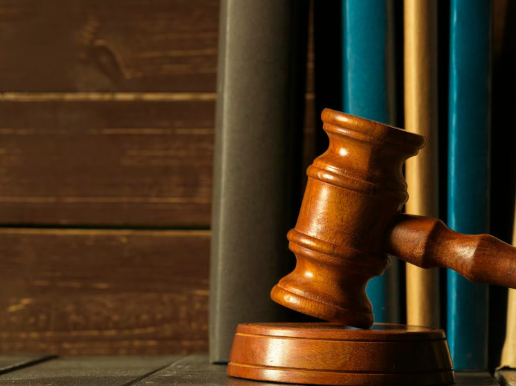 Брянской школьнице выплатили 70 тысяч рублей за травму на гололеде