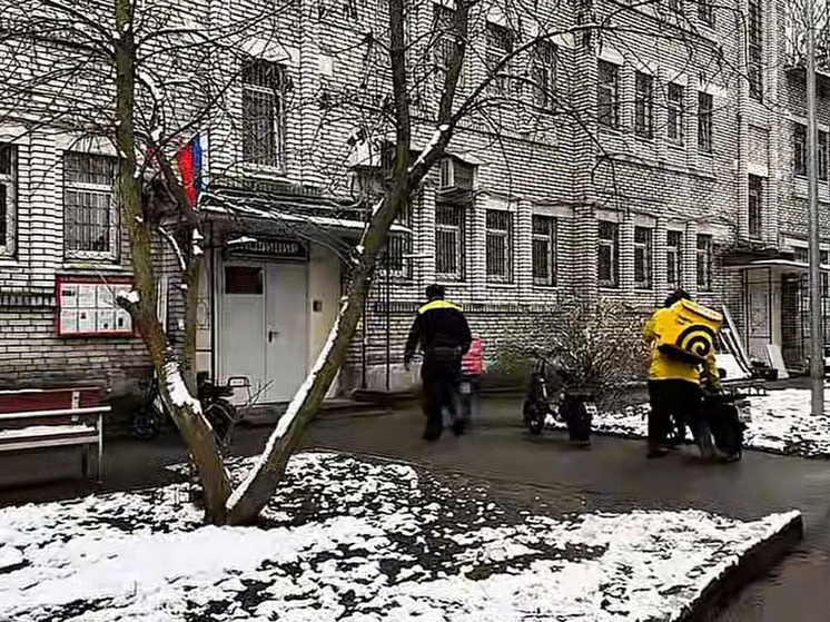 В Ленобласти и Петербурге сотрудники полиции провели масштабный межведомственный рейд. Проверяли соблюдение гражданами ПДД и миграционного законодательства, сообщил телеграм-канал ГУ МВД по Петербургу и Ленобласти. Под проверку попали розничные курьеры на средствах индивидуальной мобильности (СИМ) и доставщики на автомобилях.