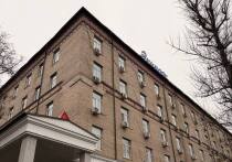 Сегодняшний коллапс в аэропорту «Внуково», вызванный задержкой рейсов из-за атаки БПЛА, резко поднял популярность гостиницы «Экипаж», расположенной в 10 минутах ходьбы от терминала