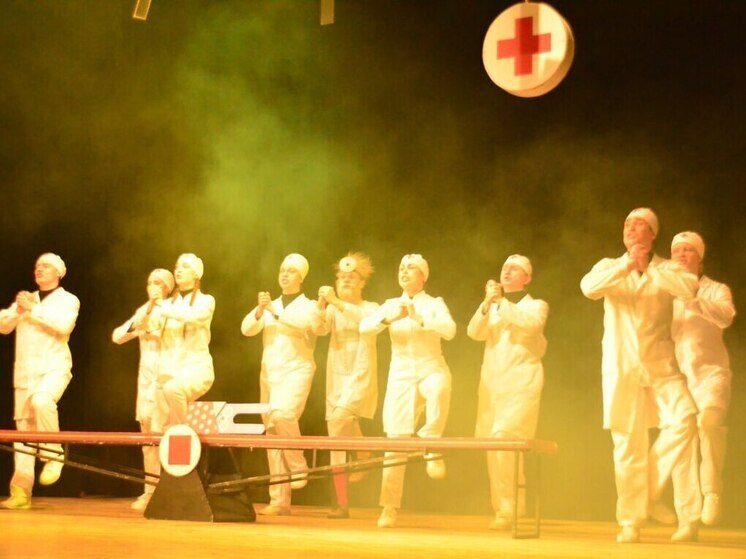 Омский ТЮЗ очаровал Мелитополь спектаклем «Айболит и Бармалей»