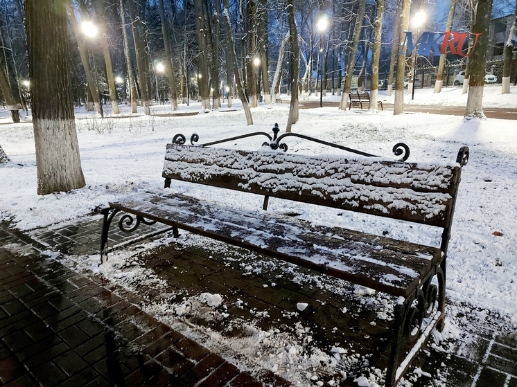 Калужан предупреждают о налипании мокрого снега на дорогах