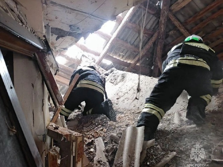 48 человек эвакуировали после частичного обрушения дома в Волгоградской области