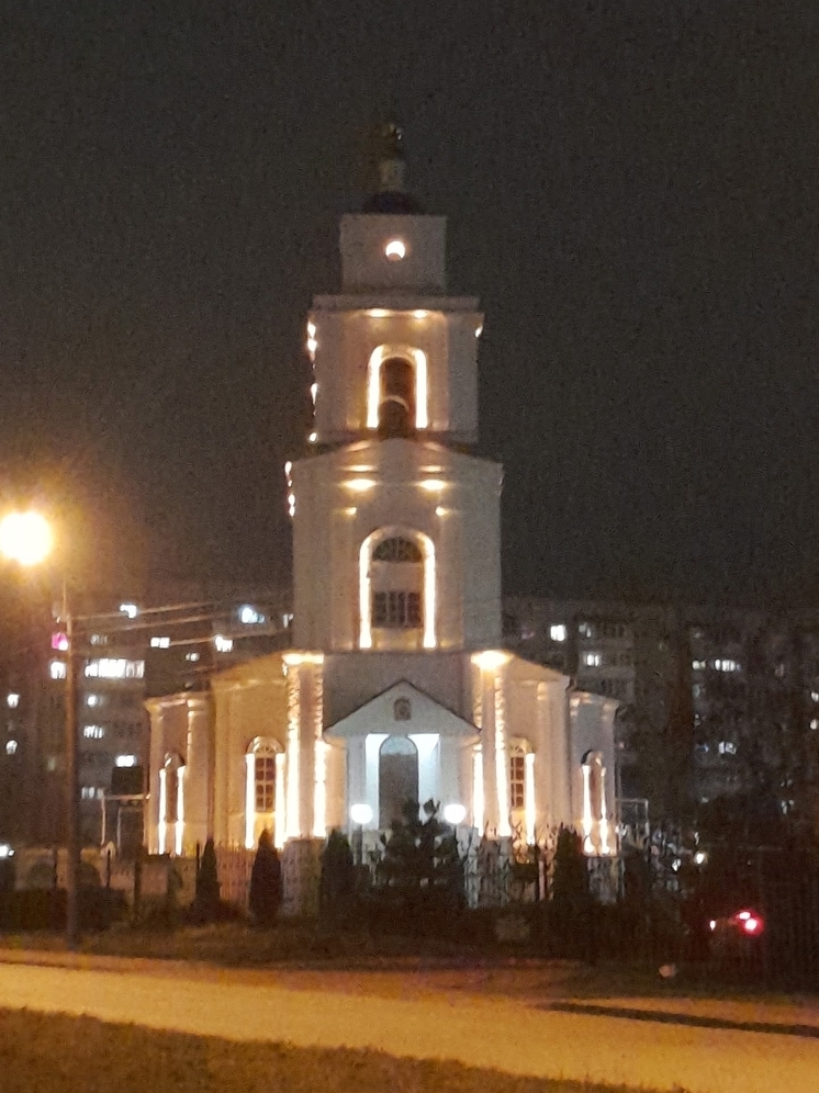 В Калуге подсветили храм в честь Вознесения Господня