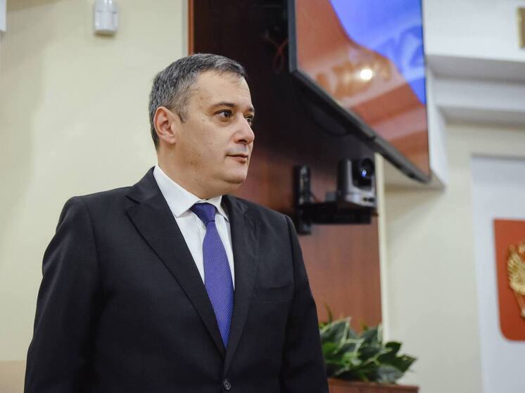 Курские депутаты поддержали инициативу губернатора о присвоении звания почётных граждан региона