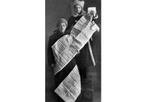 Донецкий коллекционер и журналист Алексей Акутин, видимо, переключая настроение подписчиков в ТГ на предновогоднее, поделился интересной фотографией