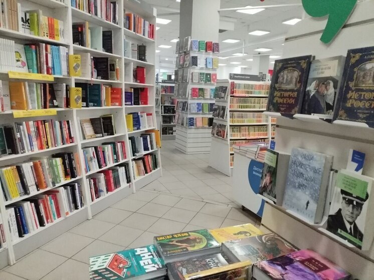 Конституция для зумеров пока не появилась в петербургских книжных магазинах