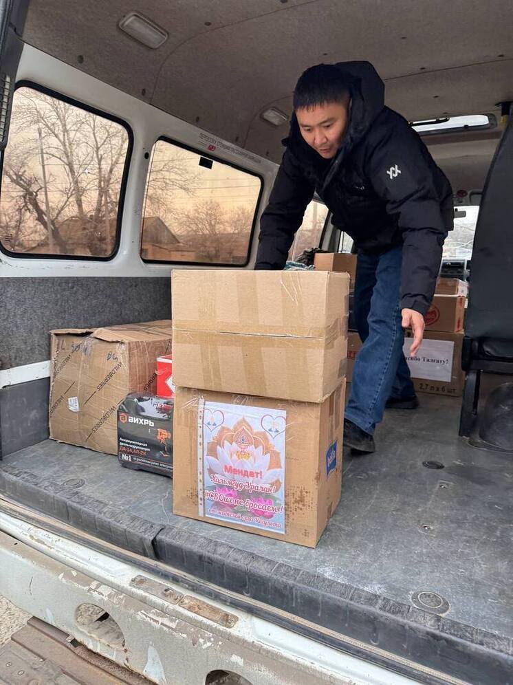 Жители районов Калмыкии продолжают собирать гуманитарную помощь в зону СВО