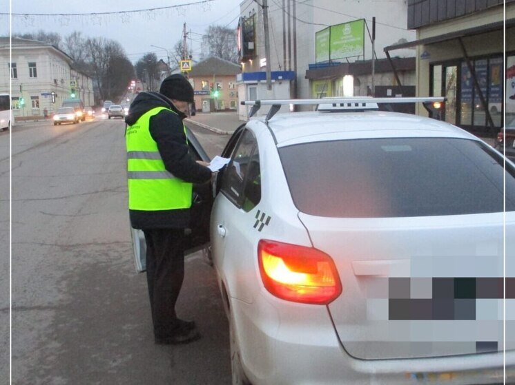 В Калужском регионе продолжают проверять водителей такси