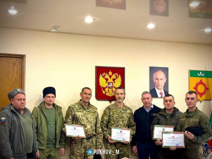 Мэр Энергодара наградил казаков за вклад в безопасность города