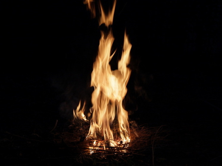 В Пакистане воров заставили с помощью раскаленных углей доказывать невиновность