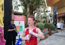 Российский боксёр Вячеслав Рогозин в полуфинальном поединке чемпионата мира Международной ассоциации бокса (IBA) 2025 года в Дубае в весовой категории до 54 кг одержал победу над представителем Узбекистана Алибеком Джалиловым. Теперь 19-летнему россиянину предстоит выступить в финале, который состоится 13 декабря. После полуфинала он ответил на вопросы журналистов, в том числе корреспондента «МК-Спорт».