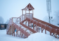 Обращаем внимание детей и родителей: горка, установленная на центральной площади, не введена в эксплуатацию, кататься с нее нельзя! Об этом сообщает официальный сайт властей столицы НАО